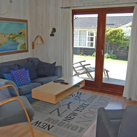 Holiday Close To The Beach 098504